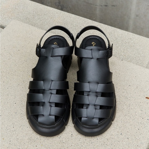 QUPID CAGE STRAP PU LEATHER CRUELTY-FREE SANDAL BLACK - Picture 5 of 7